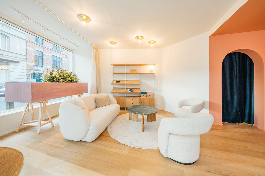 Intérieur chaleureux du bureau Goodbye Funerals à Woluwe-Saint-Lambert