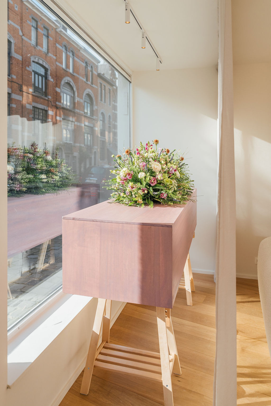 Cercueil classique en bois massif avec finition élégante