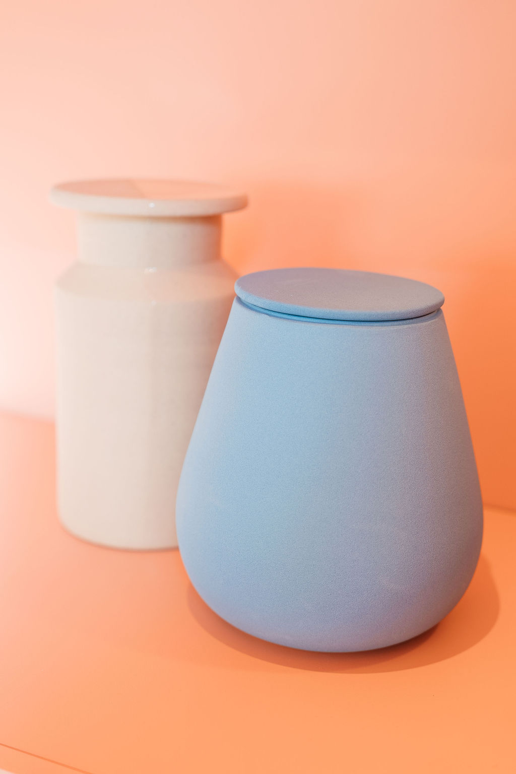 Urne funéraire en céramique aux tons naturels